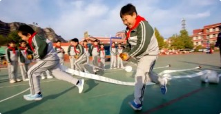 光明日报：家长孩子共同“息屏”，也要保证高质量陪伴