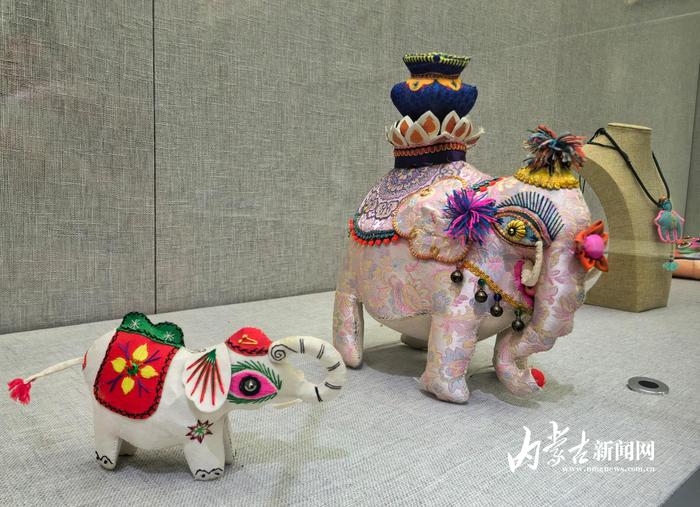 沿黄九省区民间工艺美术精品展在内蒙古美术馆开展  第10张