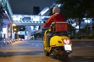 地方政策和平台要求相左，外卖员要不要健康证这事到底听谁的